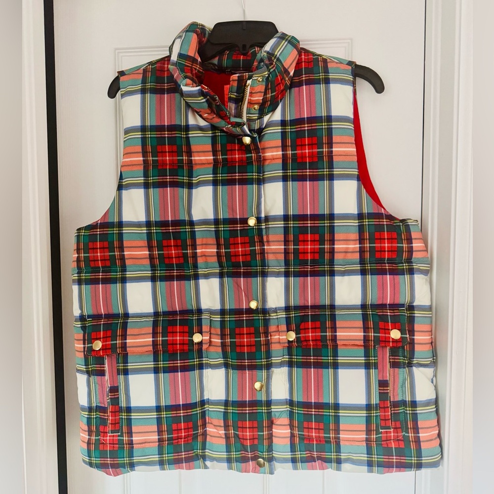 J. Crew Snowy Stewart Tartan Puffer Vest Red Black White Plaid. NWT. Size M. - Picture 3 of 5
